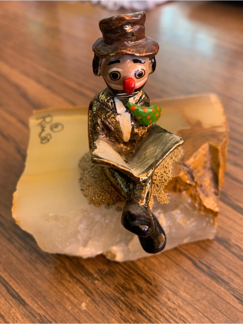 Ron Lee figurine, clown reading on onyx stone base.